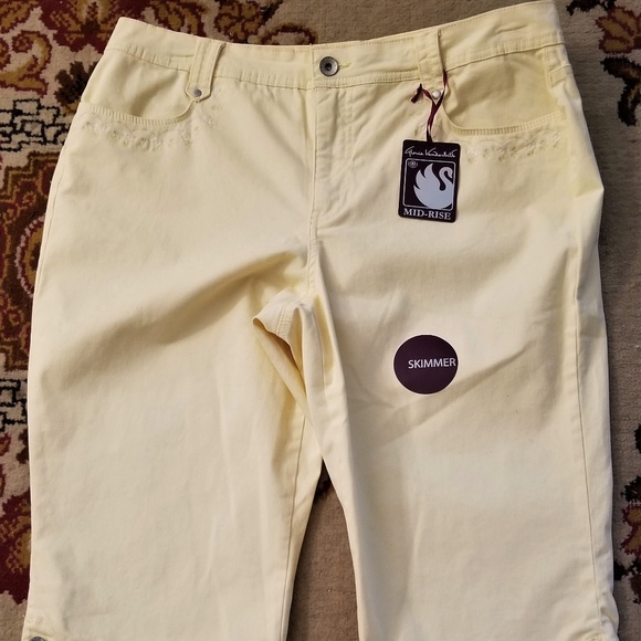 Gloria Vanderbilt Pants - Gloria Vanderbilt Mid Rise Capris NWT Size 14